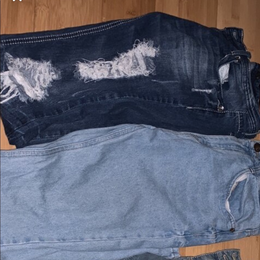4 pairs of jeans